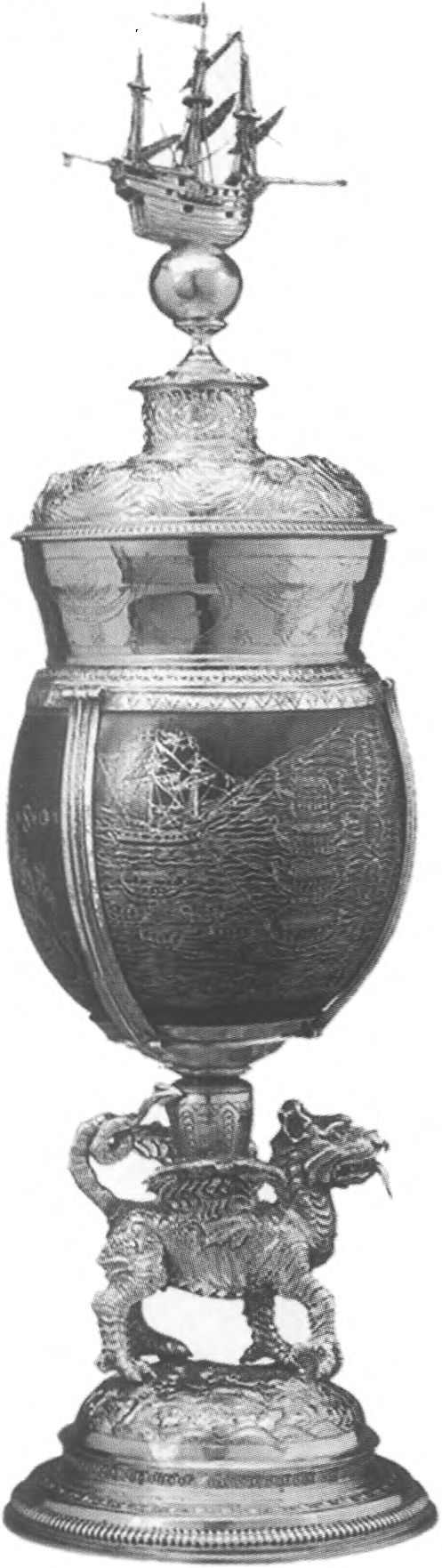 Кубок из кокосового ореха, украшенный изображением корабля и гербами Елизаветы I и Фрэнсиса Дрейка. Принадлежал Дрейку (?). Около 1597 г.