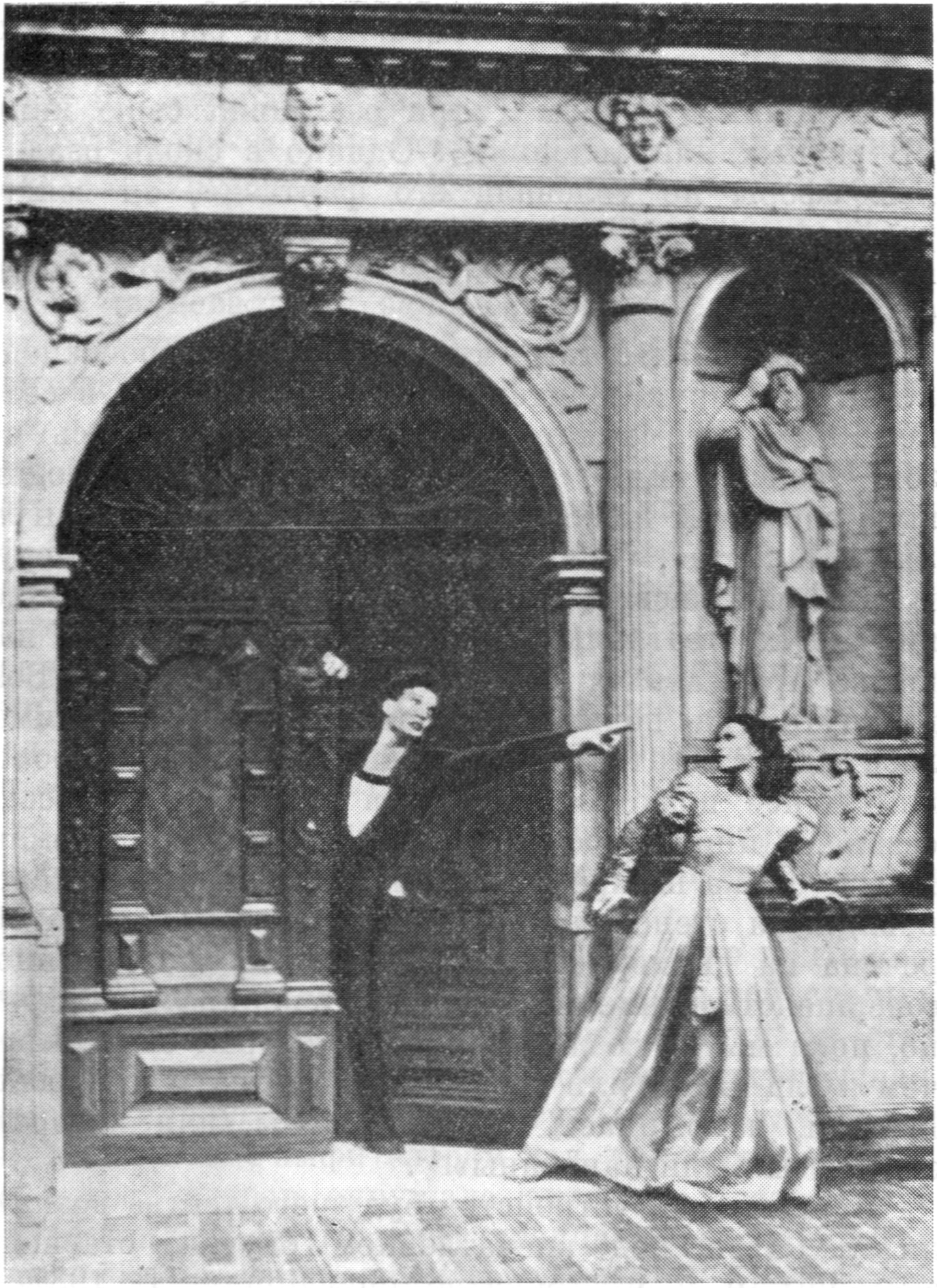«Гамлет» в постановке Т. Гатри. Замок Кронберг, Дания, 1937. Гамлет — Л. Оливье, Офелия — Вивьен Ли